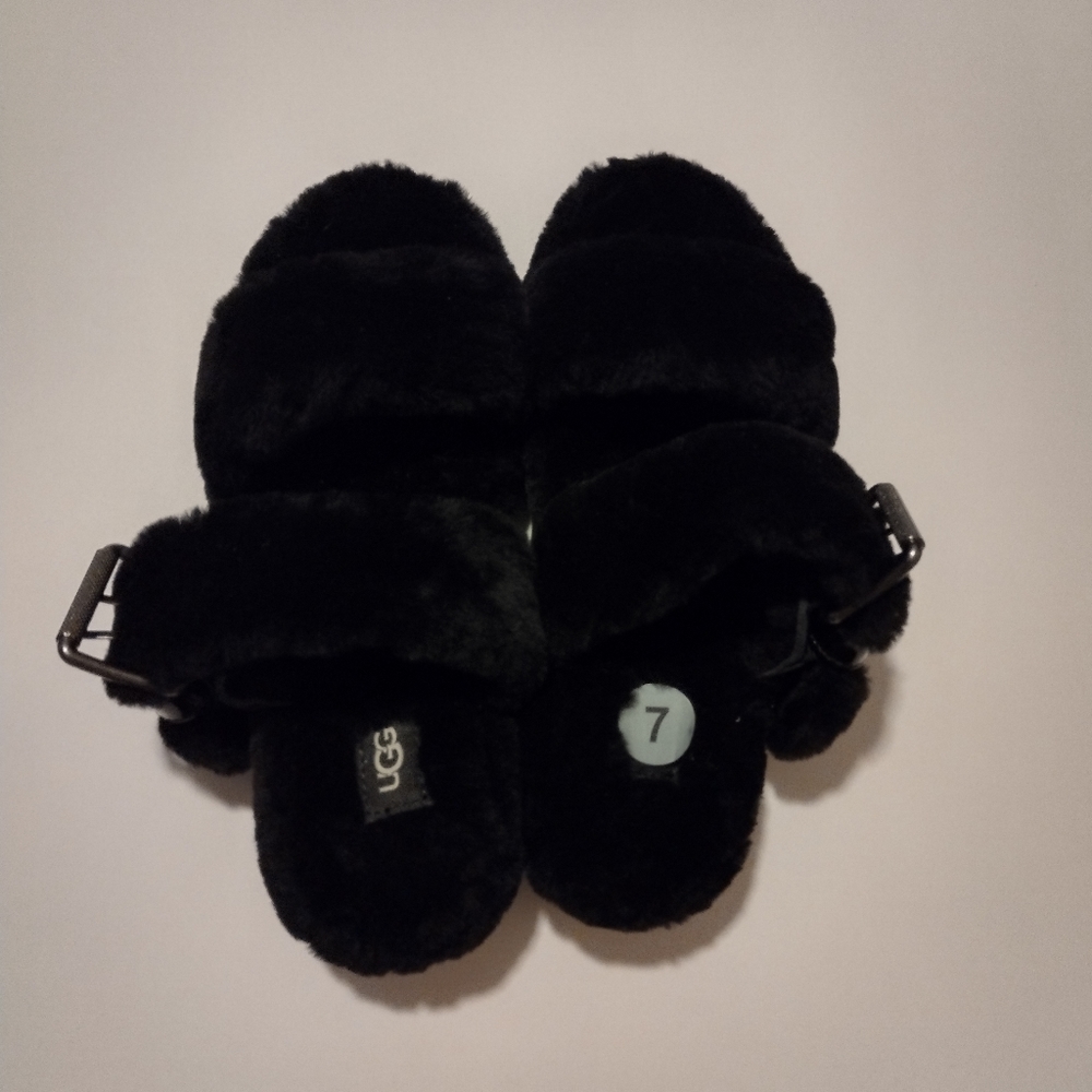 UGG SLIPPERS